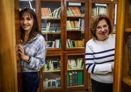 Carmen Rodríguez y Josefina Gallego, profesoras de Lengua y Literatura.