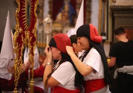 Costaleras de la Hermandad de los Estudiantes.