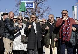 Al descubierto la placa de la calle del Doctor Jesús Candel.