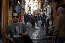 Comerciantes y vecinos del entorno de la calle Elvira.