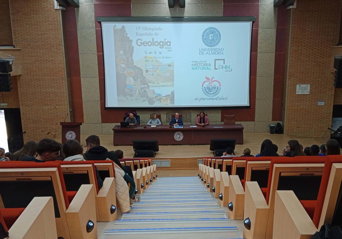 Apertura de la jornada de las Olimpiadas de Geología en la UAL.