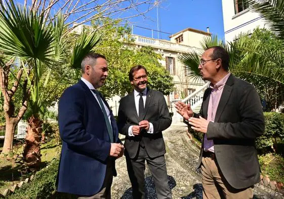 Autoridades de la Junta de Andalucía en Granada.