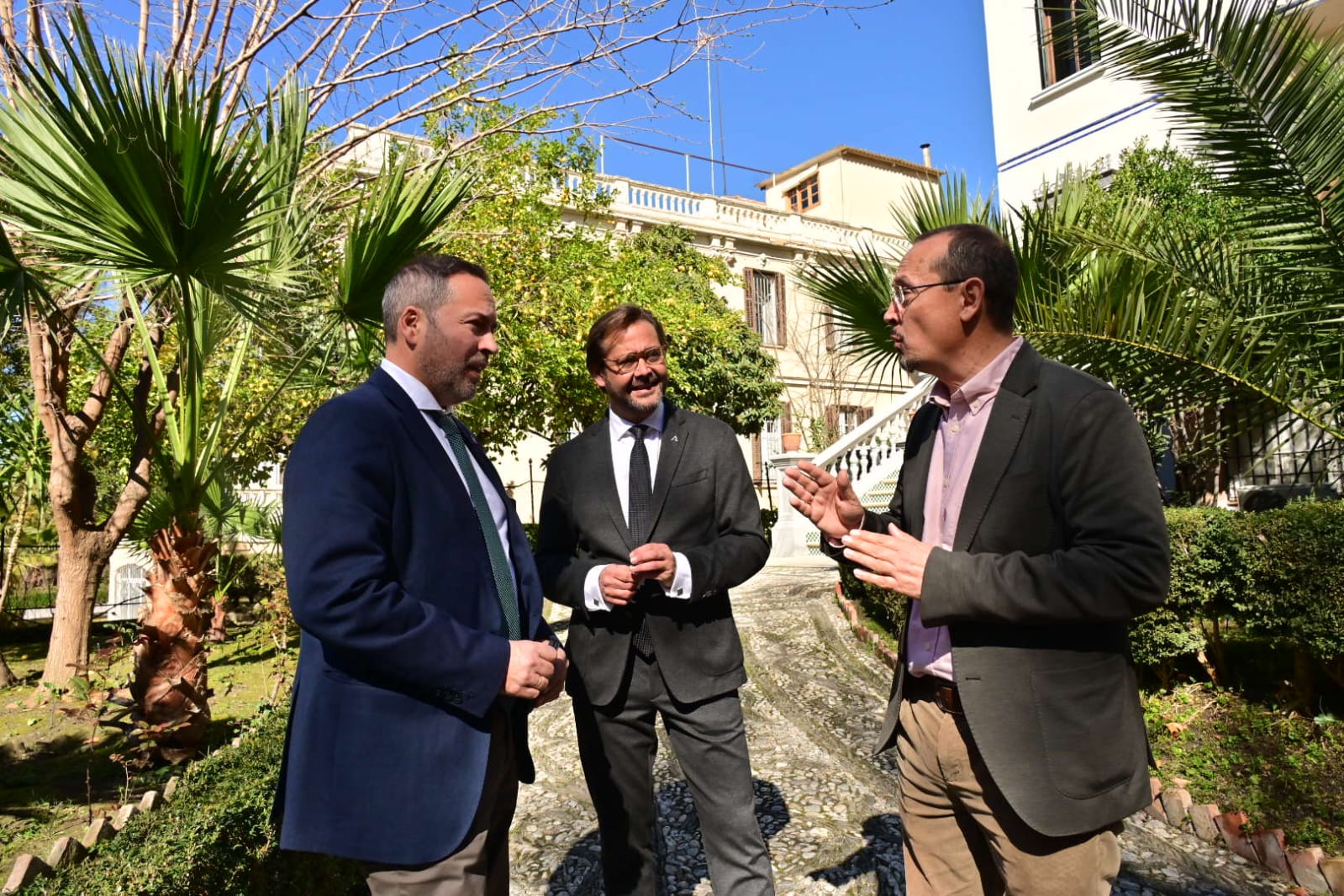 Autoridades de la Junta de Andalucía en Granada.