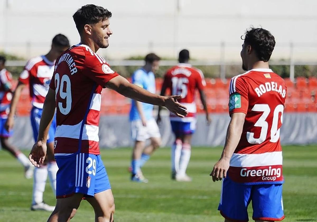 Nils Mortimer celebra su gol con Rodelas.