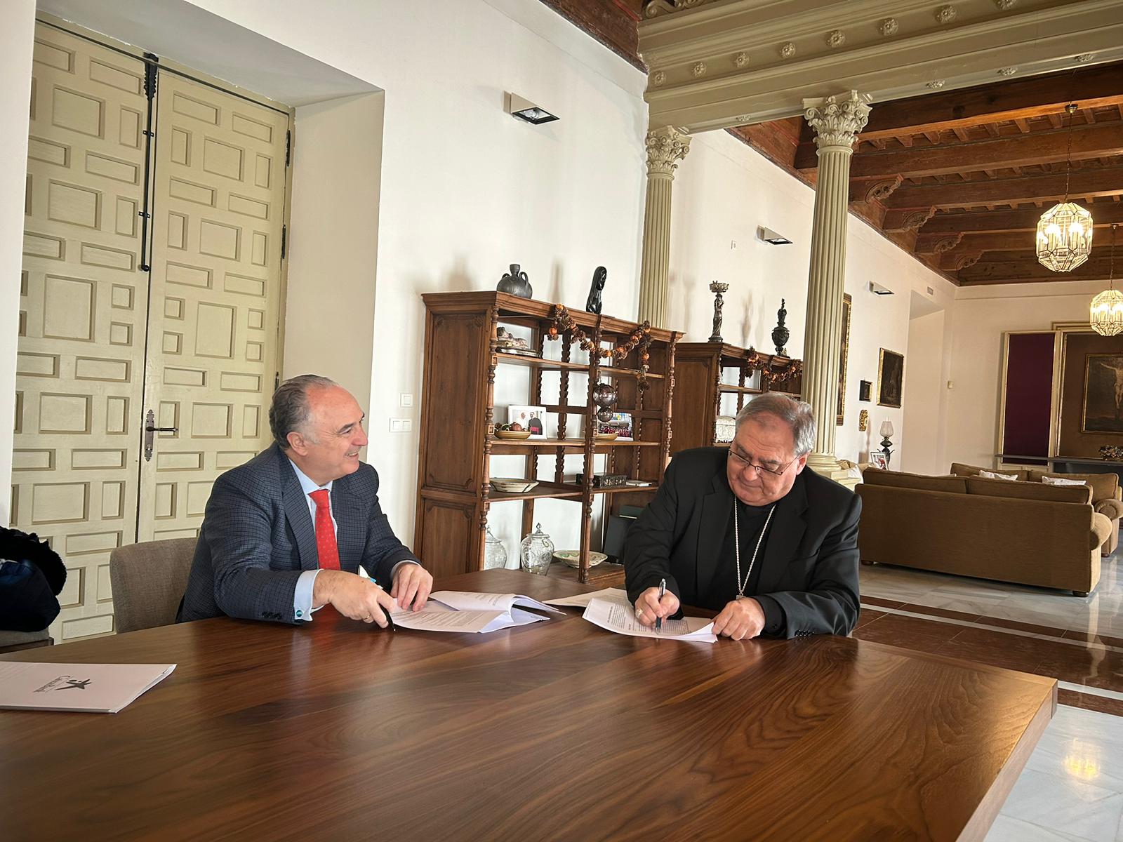 CaixaBank y el Arzobispado de Granada firman una colaboración para facilitar la financiación de las parroquias