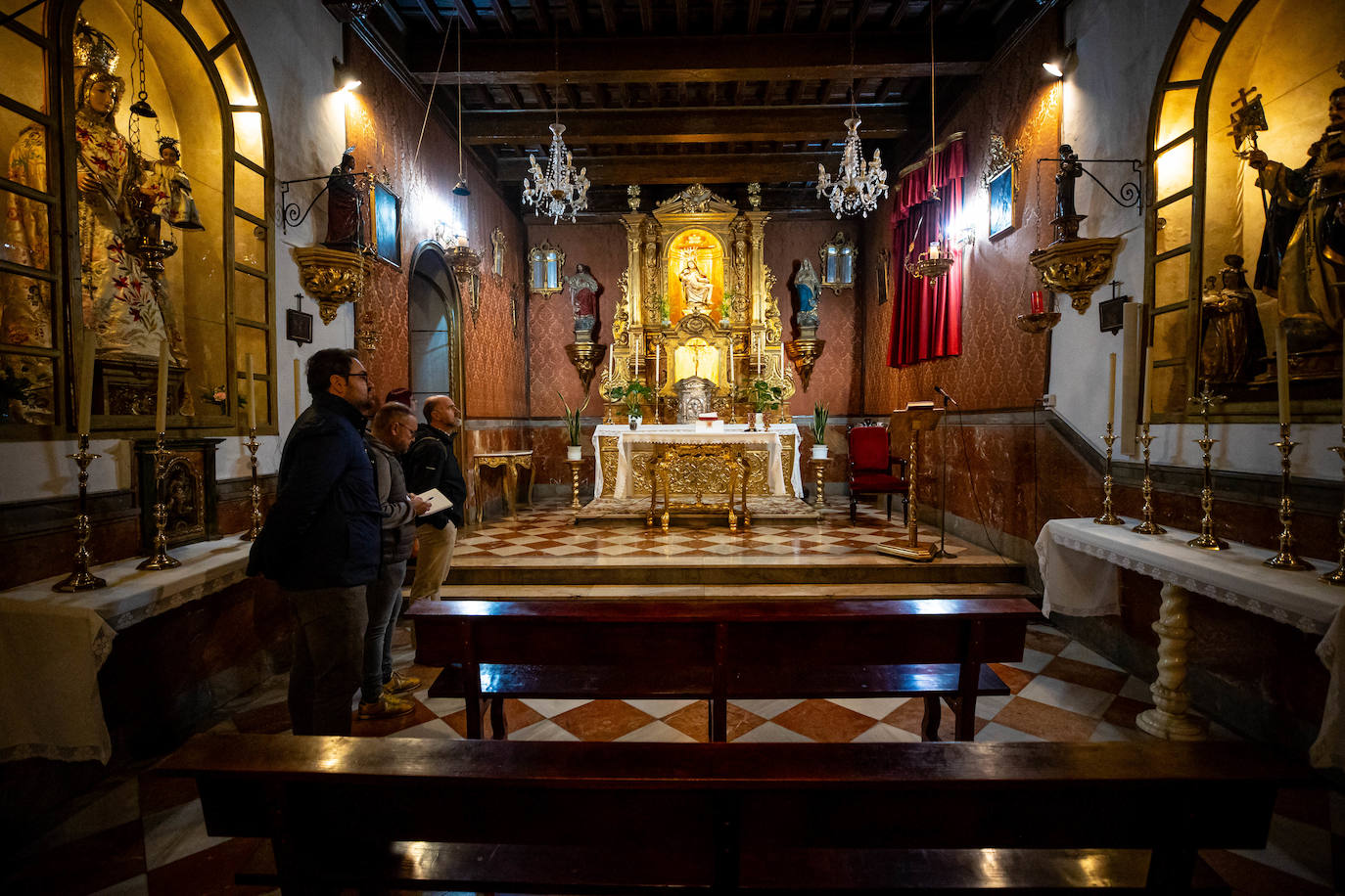 Iglesia del Convento de la Piedad presidida por la talla de campaña del Gran Capitán.