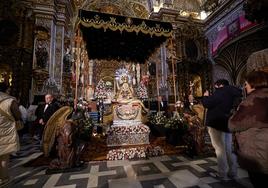 La Virgen de las Angustias, de nuevo en su camarín para recibir a sus fieles