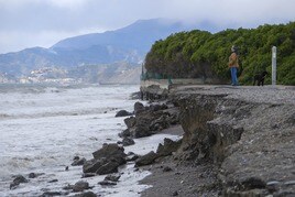 Las imágenes de un nuevo destrozo en Playa Granada y Salobreña