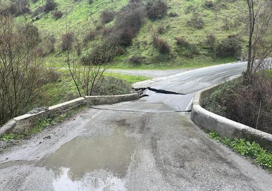 Rotura de un puente sobre el río Maitena, en Güéjar Sierra.