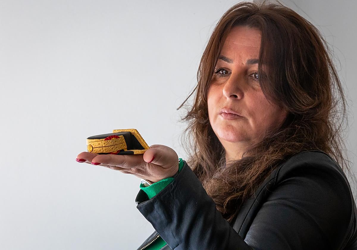 La viuda del guardia civil Arcos batalla por la indemnización que Interior le niega