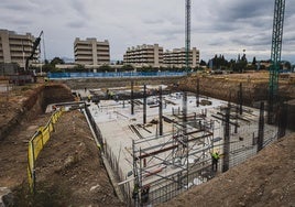 Obra de un edificio de nueva construcción.