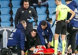 Luka Romero, en camilla y con collarín, no sufre rotura.