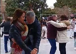 Bailes latinos en el parque de la Concordia calientan motores para el Rumbón