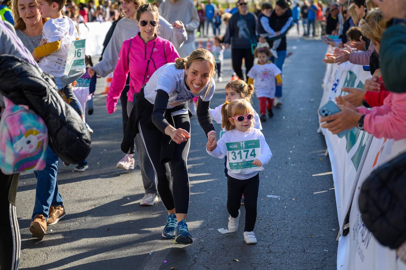 La Carrera de la Mujer saca la solidaridad de Almería