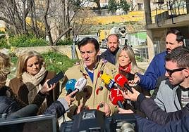 El alcalde de Jaén, en la visita a las obras del centro de salud Alameda, este lunes.