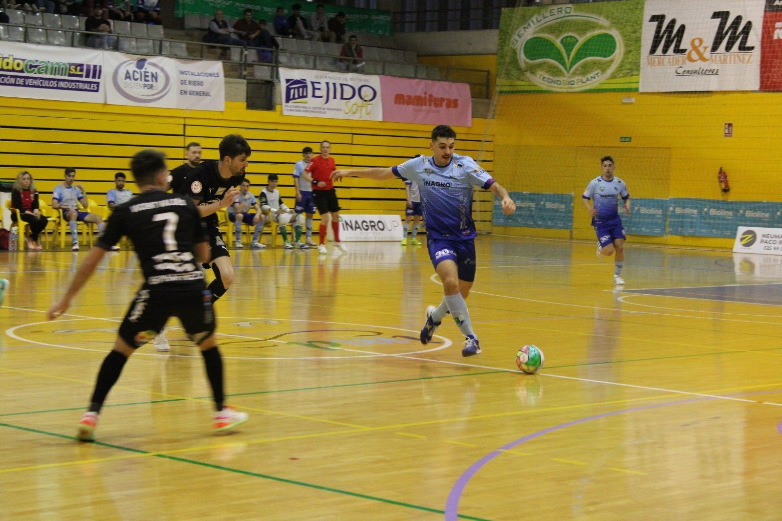 El máximo artillero de la Segunda División de fútbol sala, Juanan, prepara uno de sus misiles