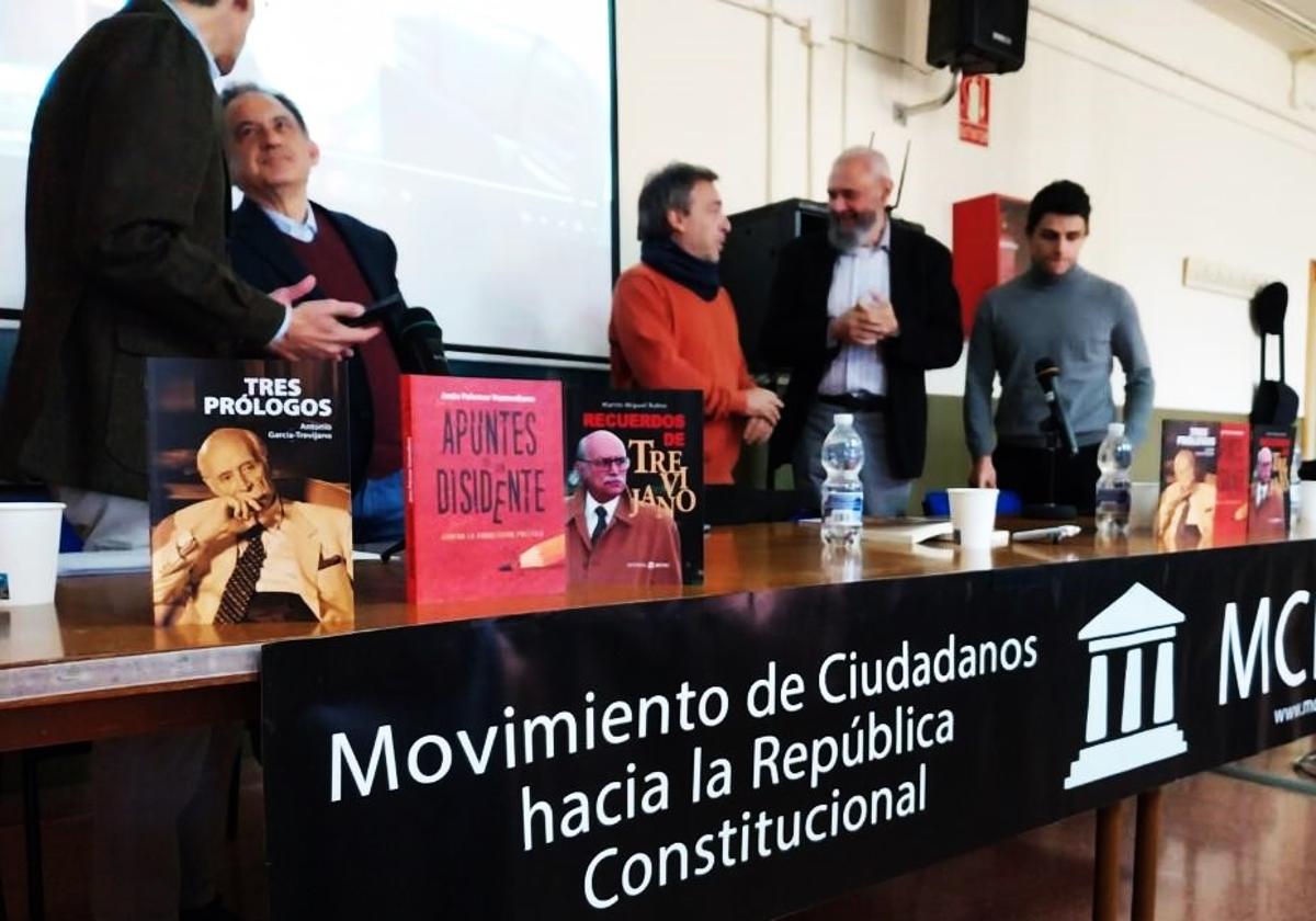 Órgiva recibe la obra completa del político y pensador Antonio García-Trevijano