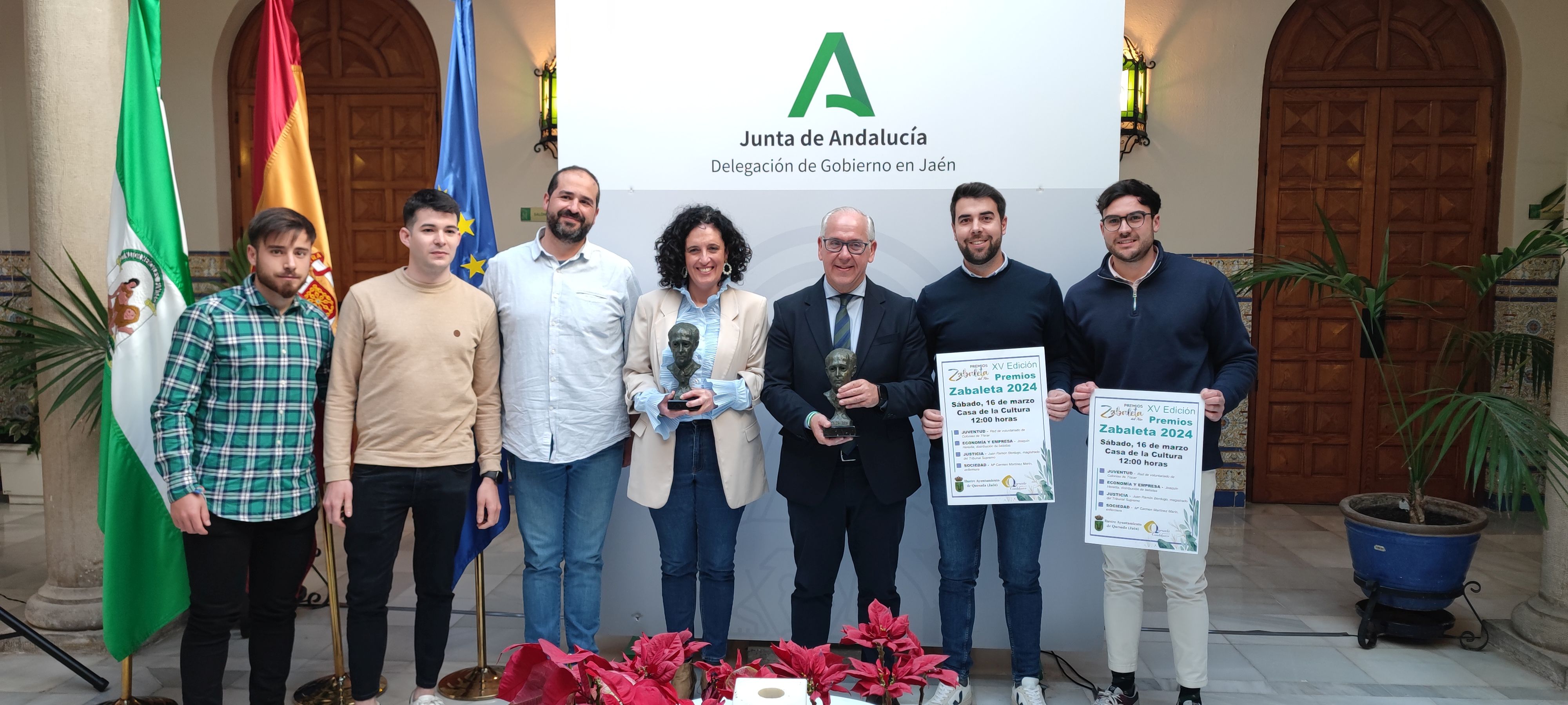 Presentación de los galardonados con los Premios Zabaleta en la delegación del Gobierno de la Junta,, con la asistencia de Jesús Estrella y la alcaldesa Yolanda Marcos.