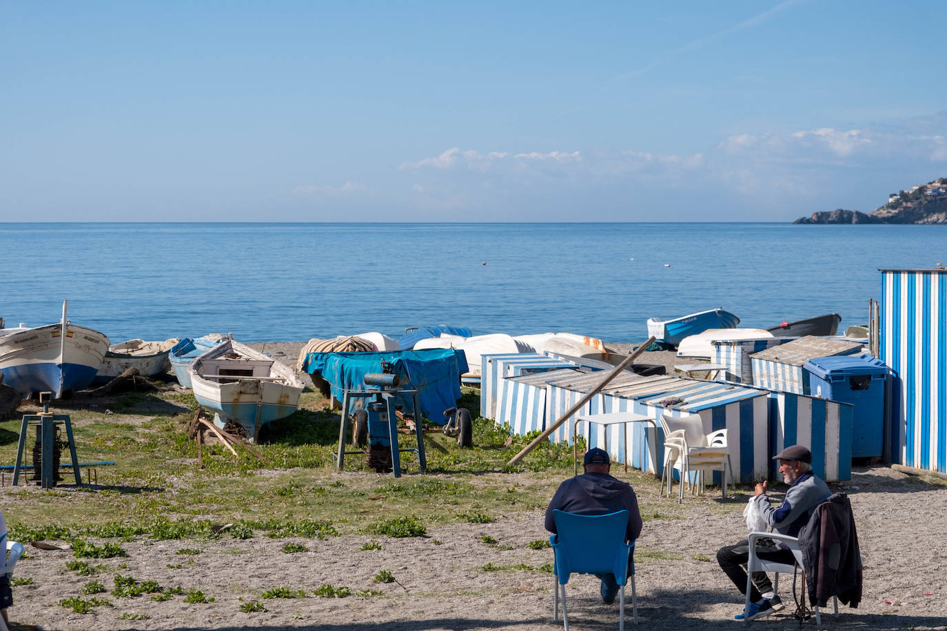 Imagen secundaria 2 - Almuñécar retirará de sus playas las barcas varadas que incumplan la normativa