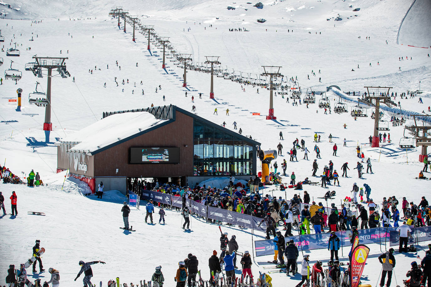 La estación de esquí de Sierra Nevada cerrará la temporada el 28 de abril.