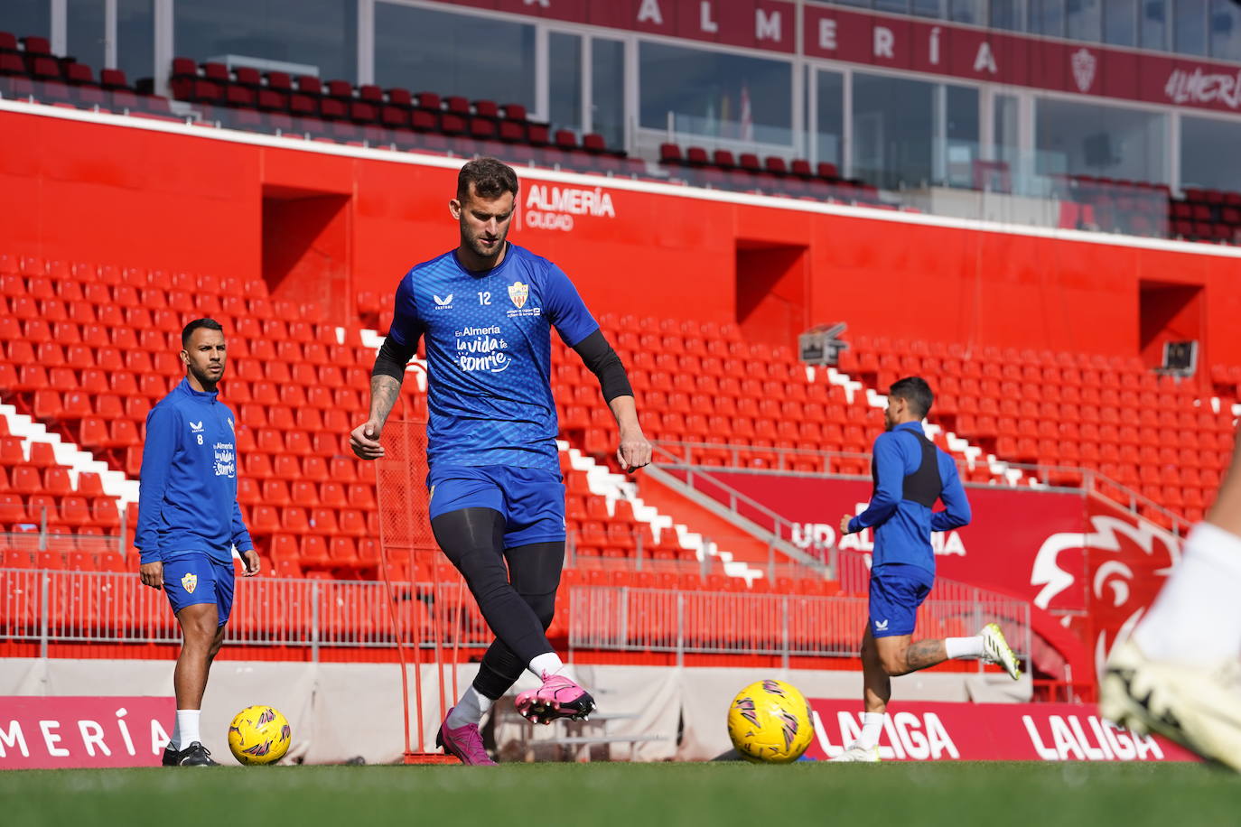 Leo Baptistao trabajando junto al resto de compañeros.