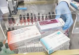 Medicamentos en una farmacia.