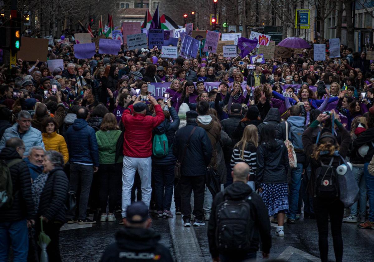 Las imágenes de la marea morada del 8M en Granada