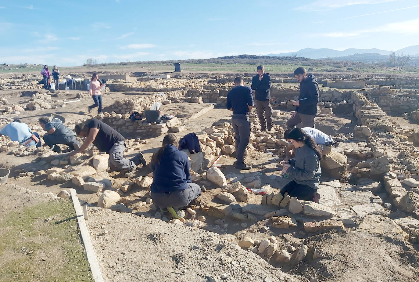 Excavaciones arqueológicas en Puente Tablas.