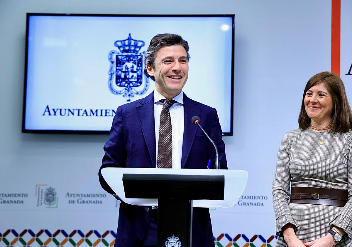 El portavoz del Gobierno local, Jorge Saavedra, este viernes junto a a la edil de Limpieza, Ana Sánchez.