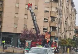 Caída de cascotes por el mal tiempo en la capital jienense.