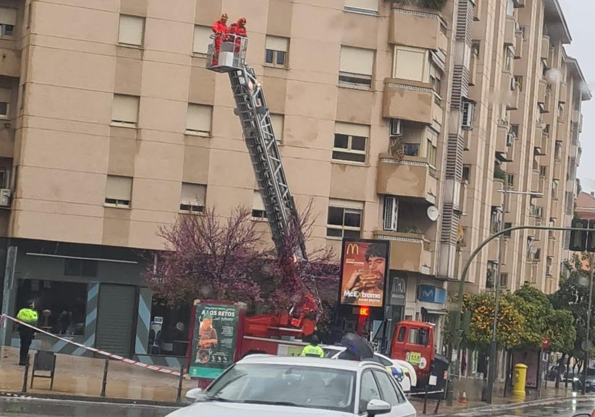 Caída de cascotes por el mal tiempo en la capital jienense.