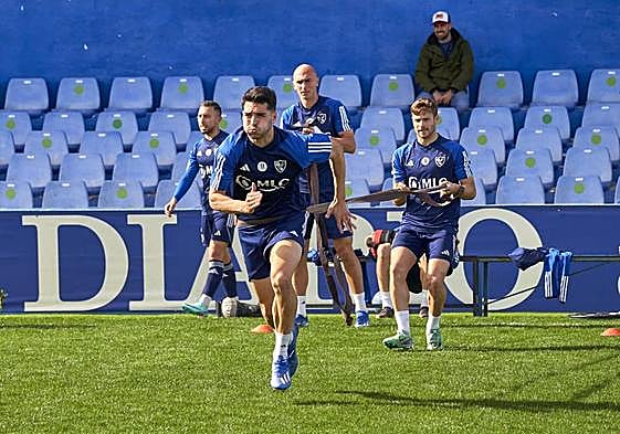 La plantilla del Linares Deportivo ha trabajado con intensidad esta semana para sacarse la espina de la última derrota en casa.