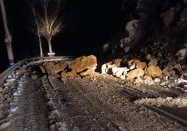 Foto de la noche del desprendimiento en la carretera de Sierra Nevada.