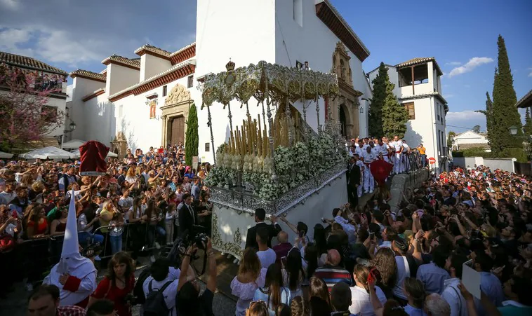 Horarios y recorridos de todas las procesiones el Jueves Santo en Granada
