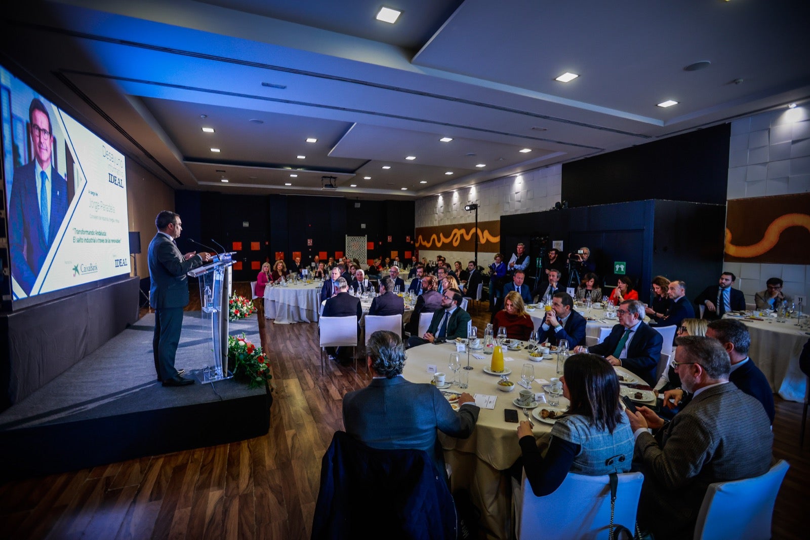 El desayuno IDEAL con el consejero Paradela, en imágenes