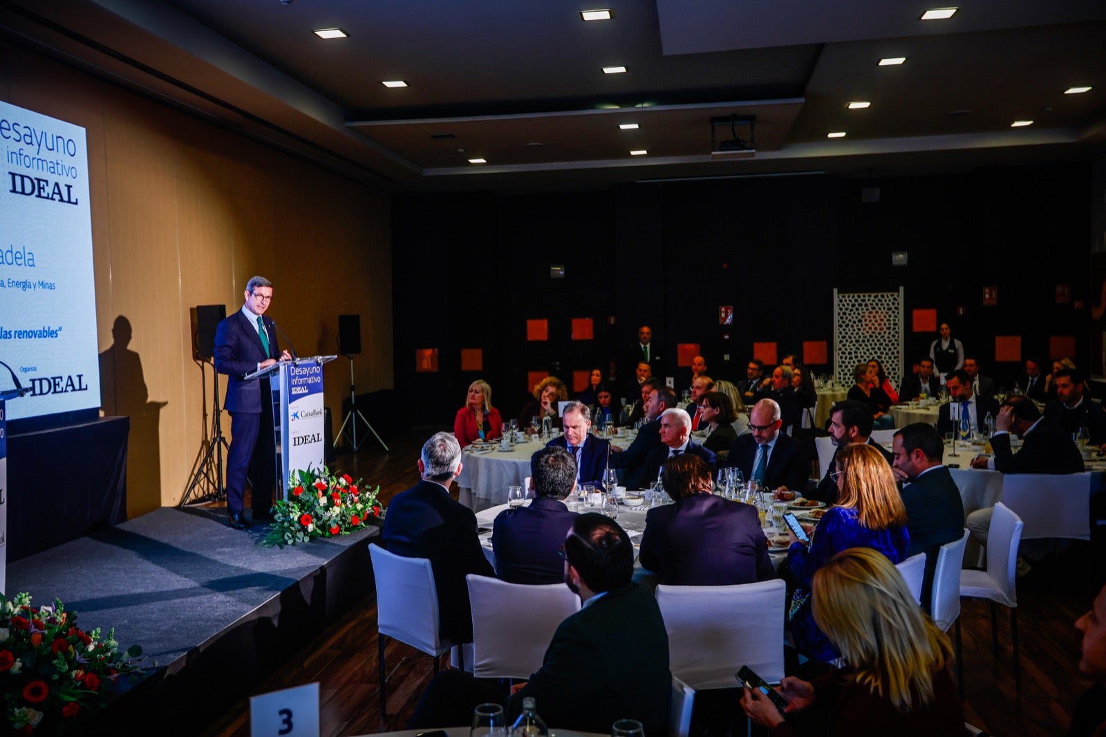 El desayuno IDEAL con el consejero Paradela, en imágenes