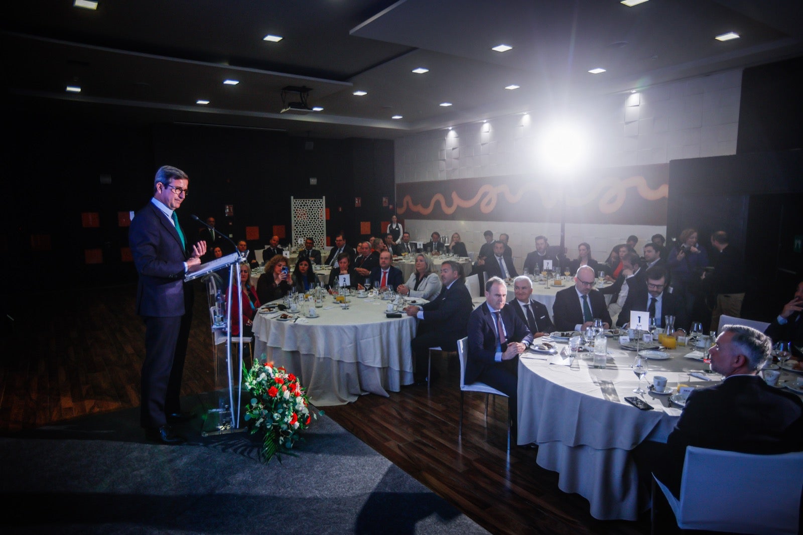 El desayuno IDEAL con el consejero Paradela, en imágenes