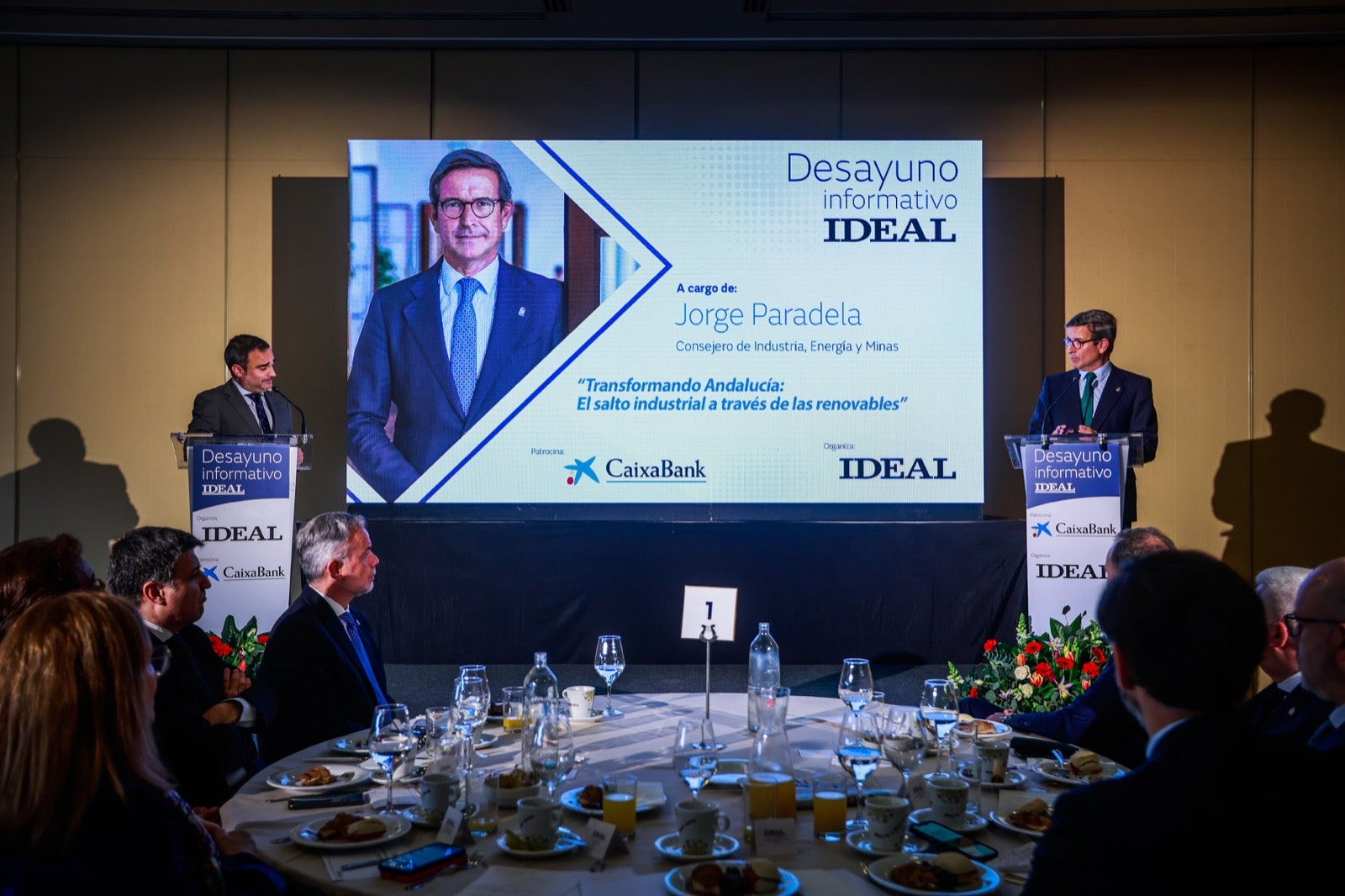 El desayuno IDEAL con el consejero Paradela, en imágenes