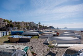 Almuñécar contabiliza solo en Playa de Velilla 34 barcas varadas que incumplen la normativa