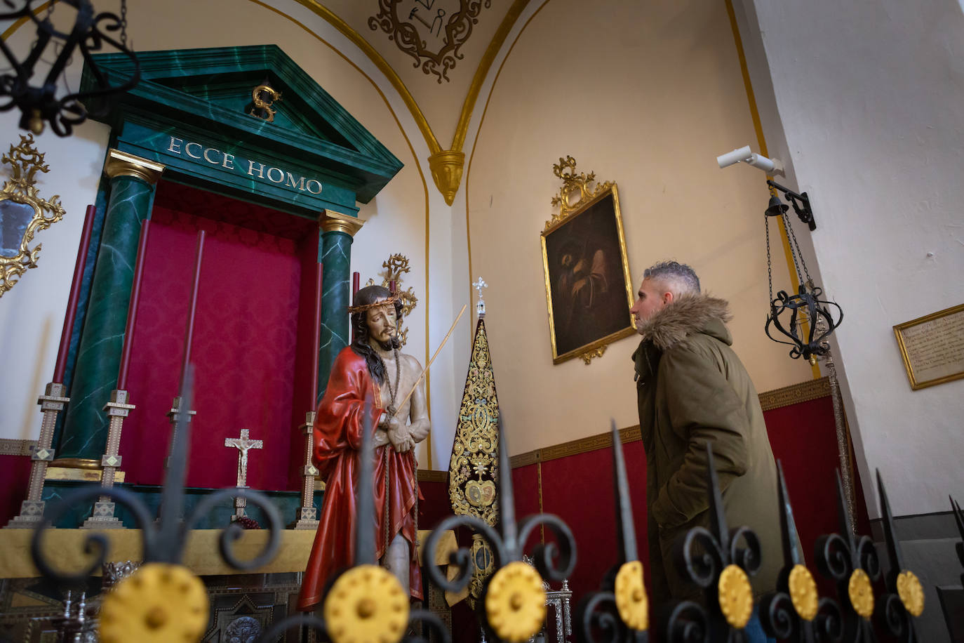 Cristo de la Sentencia en una de las capillas de San Pedro.