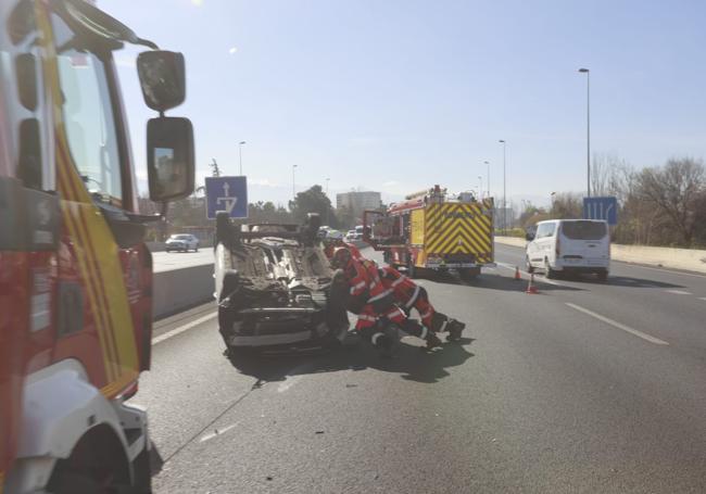 Espectaculares imágenes de un accidente en la autovía de Granada.