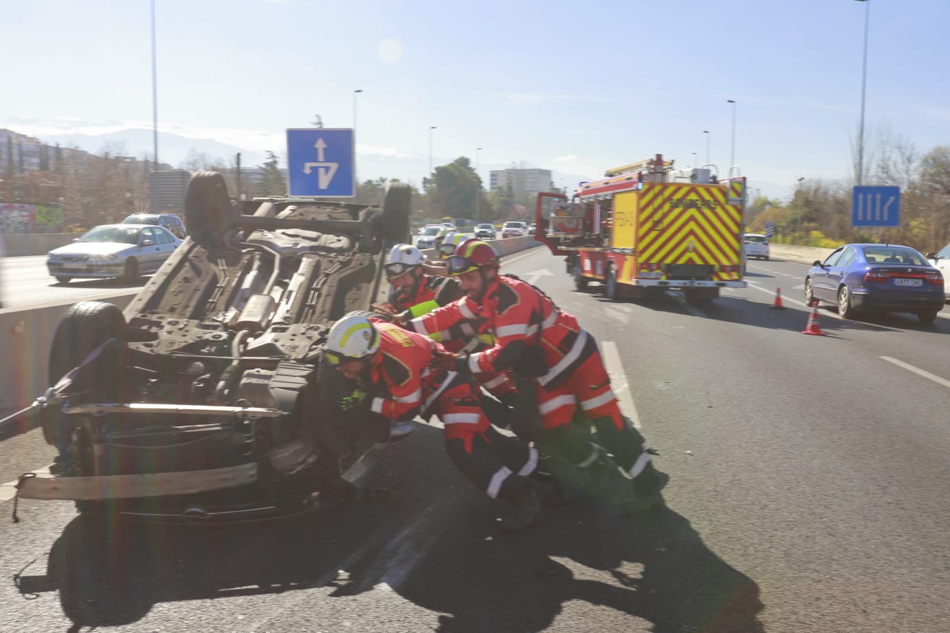 Espectaculares imágenes de un accidente en la autovía de Granada