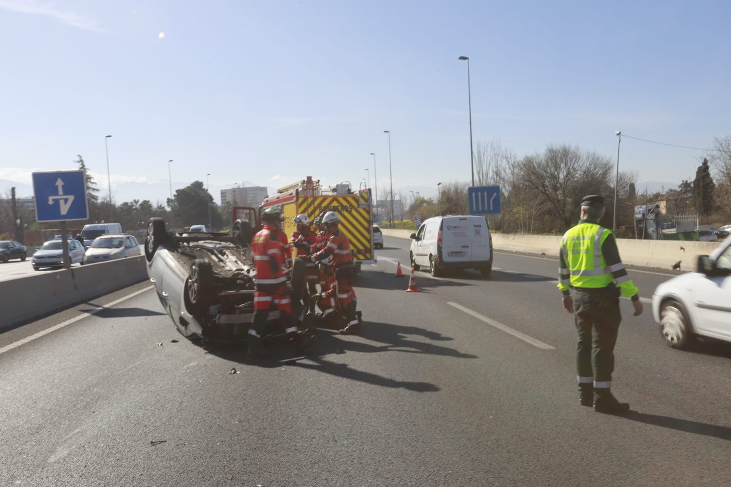 Espectaculares imágenes de un accidente en la autovía de Granada