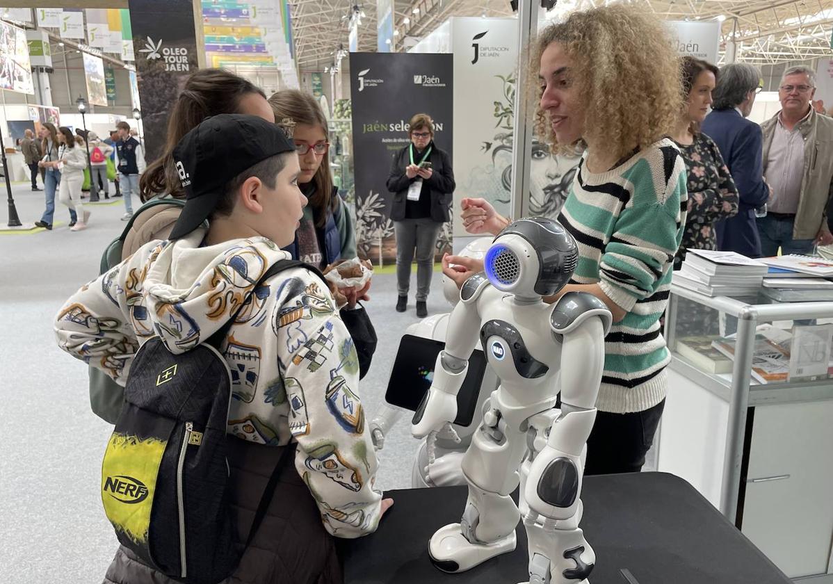 Los robots Nao y Pepper acercan el procesamiento del lenguaje natural a los jóvenes