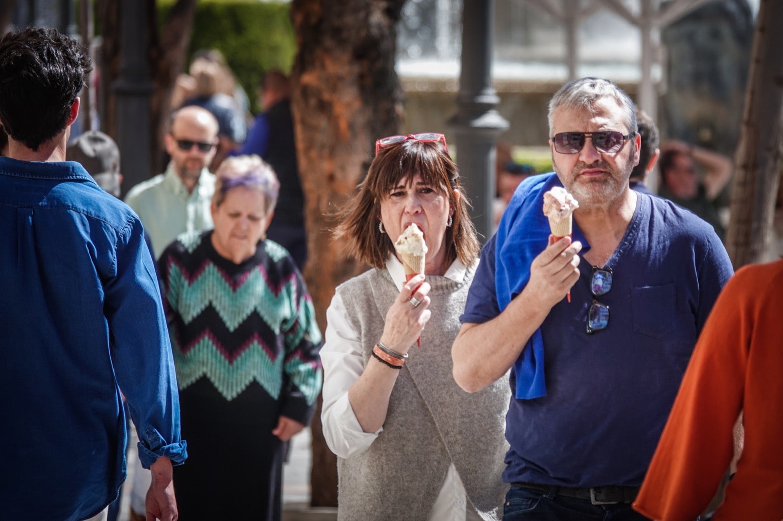 Las imágenes de Granada a reventar: calles y bares repletos