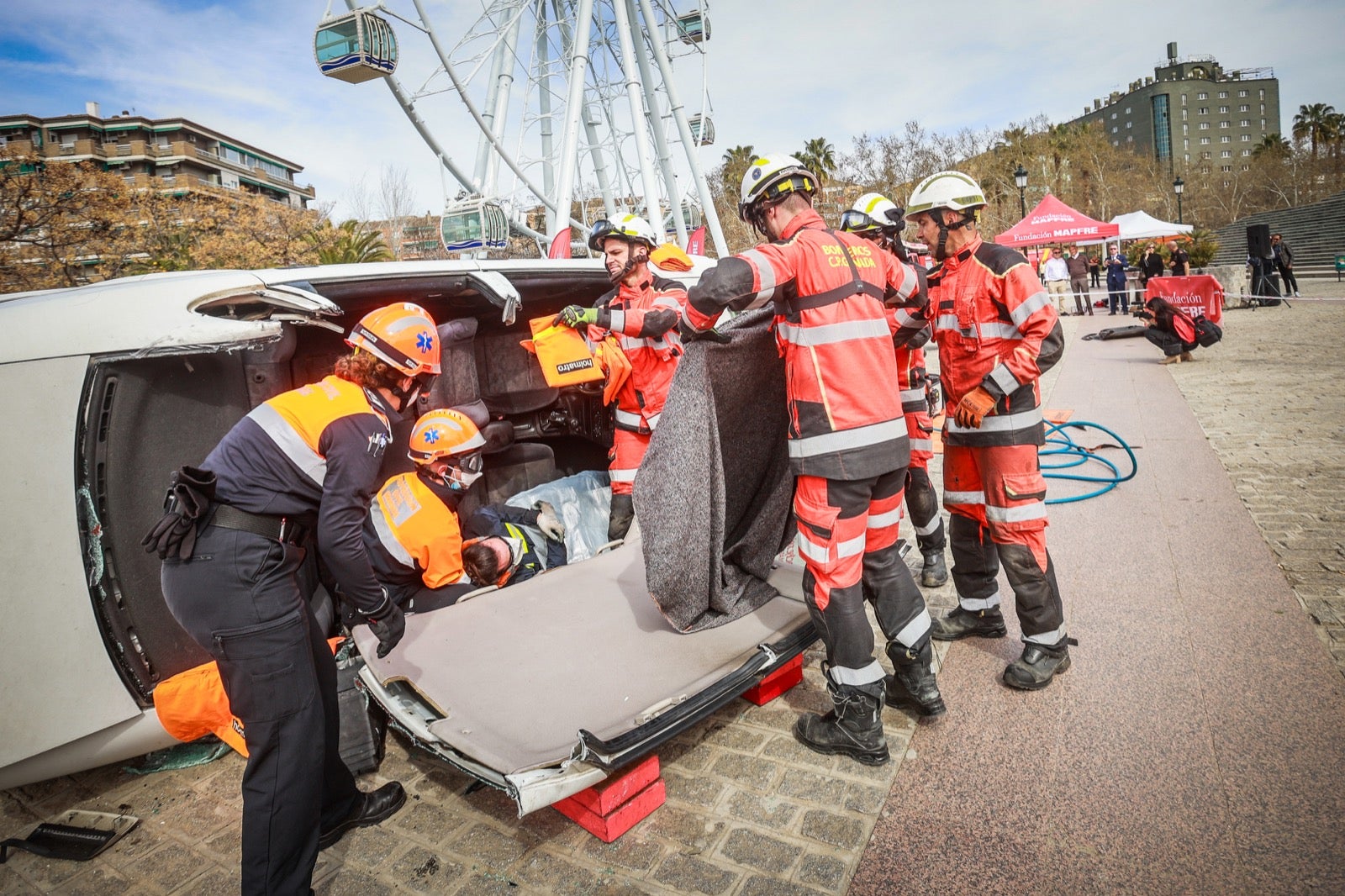 El espectacular simulacro de gran accidente en Granada, en imágenes