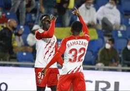 Appiah y Ramazani celebran el último gol marcado en Gran Canaria.