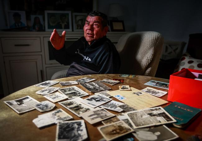 Eusebio, en su casa, antes de subir a las cuevas del Sacromonte.