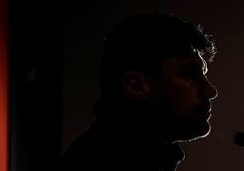 Silueta de Alexander Medina, en una comparecencia.