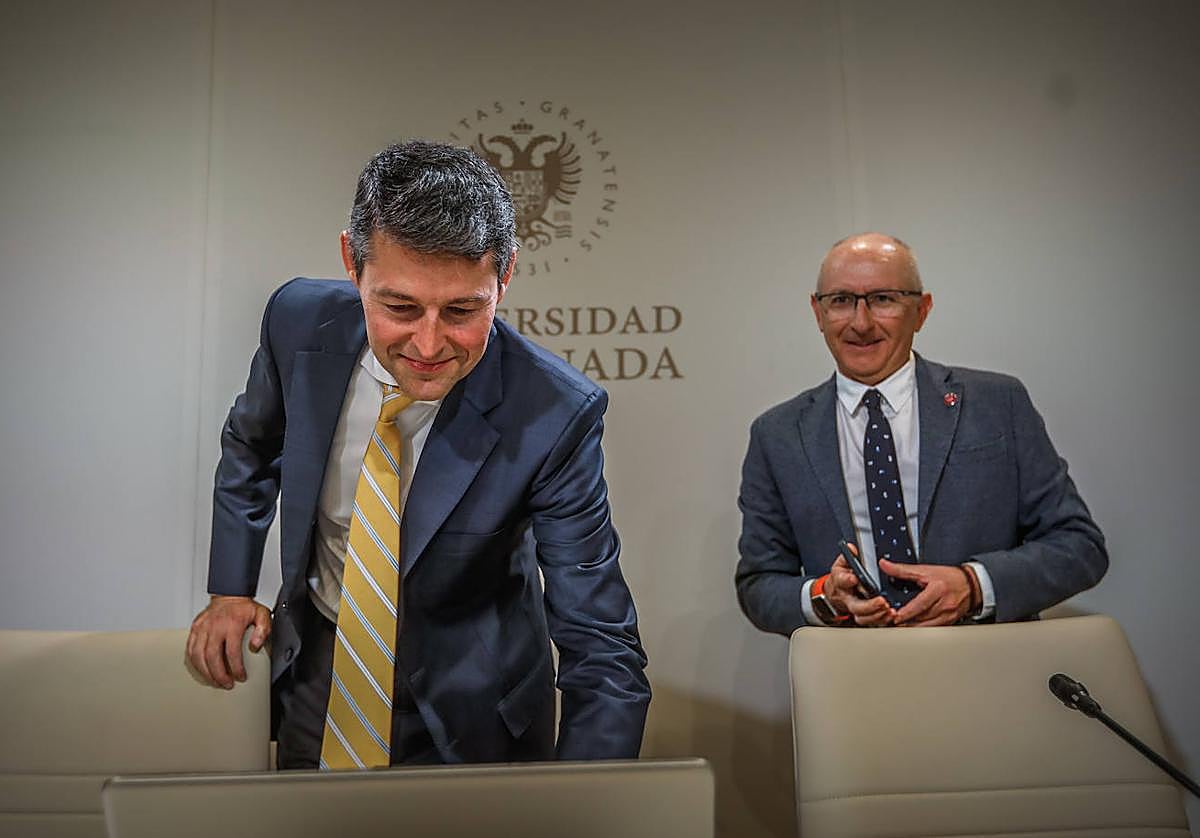 En primer término, Miguel Ángel López de Prado, experto en IA. Al fondo, Enrique Herrera, vicerrector de Transferencia.